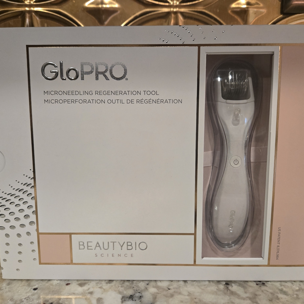 GloPRO Microneedling Regeneration Tool